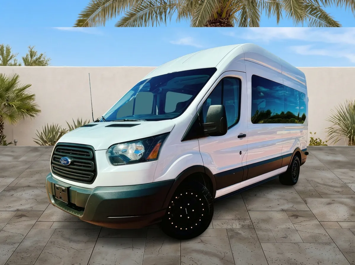 High Roof
Ford Transit W/Luggage